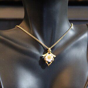 Gold Tone Acrylic Spinner Flower Pendant Necklace